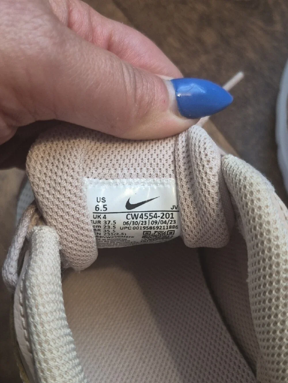 Nike Women's Light Beige and Pink Casual Sneakers